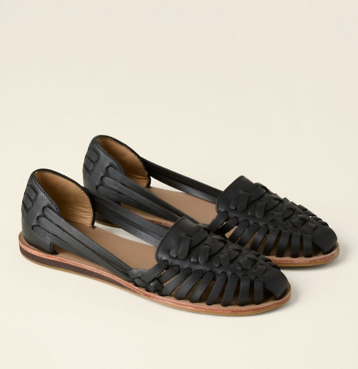 Women's Closed-Toe Woven Flat Sandals - Black