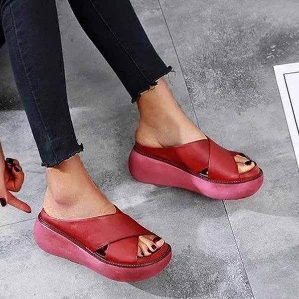 Women's Linen-Look Cushioned Cross-Strap Flat Sandals - Red
