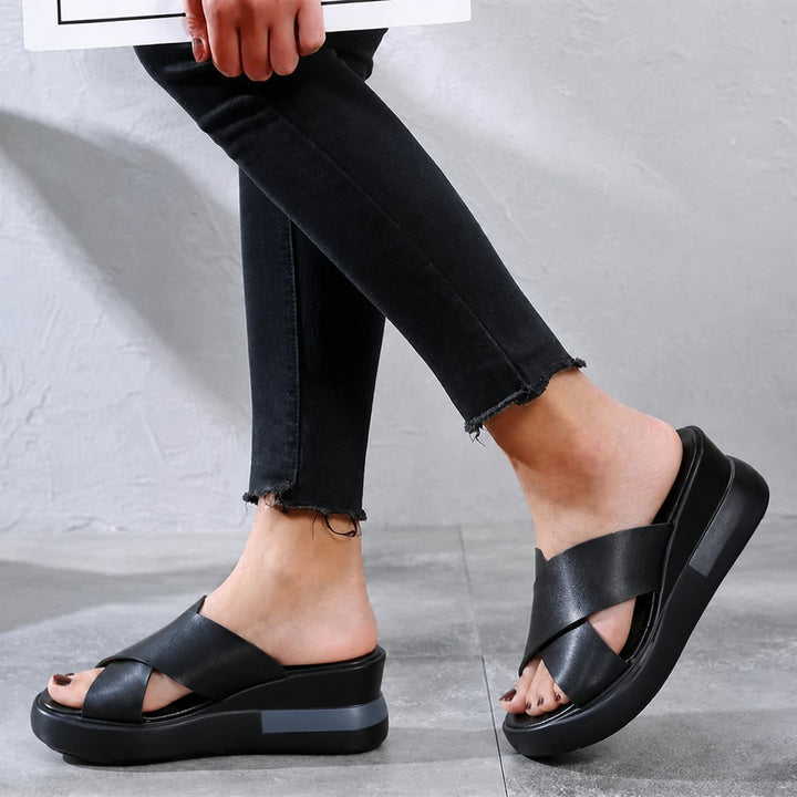 Women's Linen-Look Cushioned Cross-Strap Flat Sandals - Black