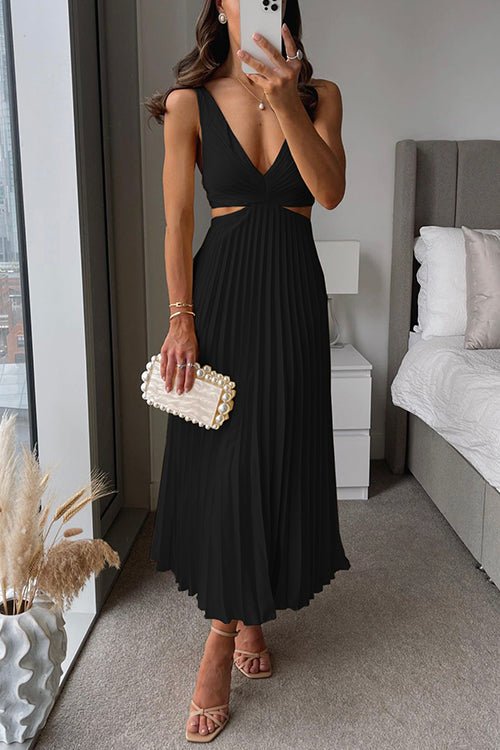 Women's Pleated V-Neck Sleeveless Maxi Dress - Black